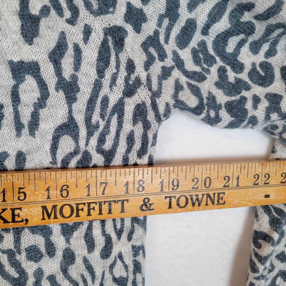 Akualani Womens Animal Leopard Angora Wool Cardigan Sweater Size Small Gray - Picture 6 of 8